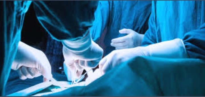 Procedimiento de remodelación nasal en quirófano