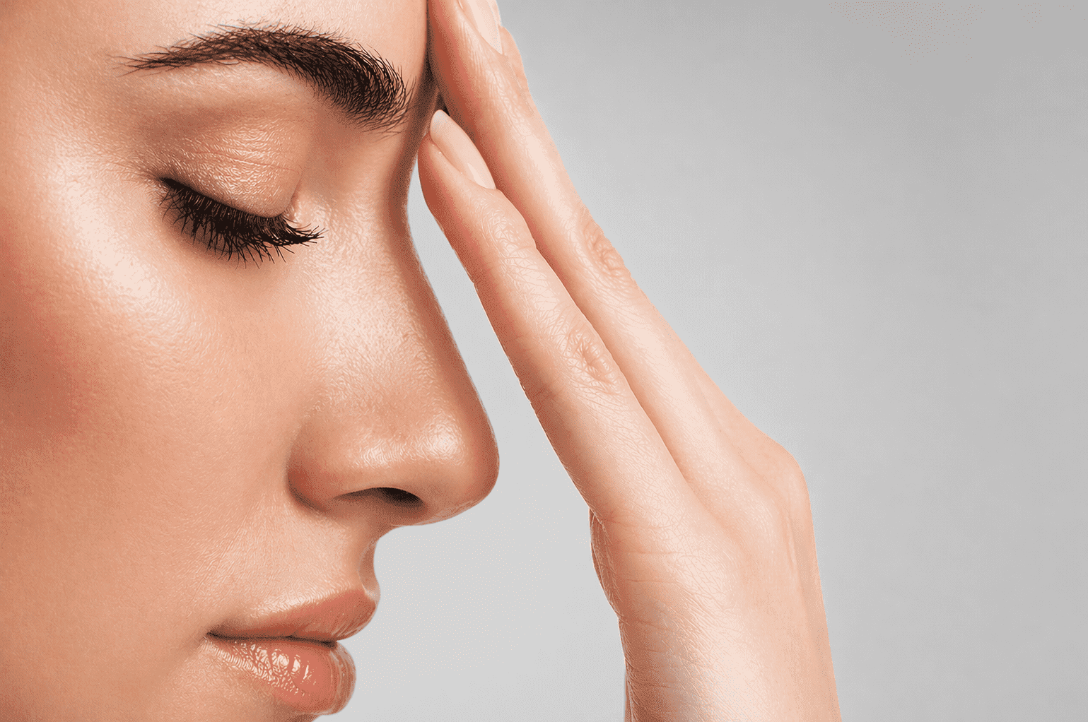 Perfil de mujer, Rinoplastia, cirugía de nariz, Dr Rodrigo Montoya en Medellín
