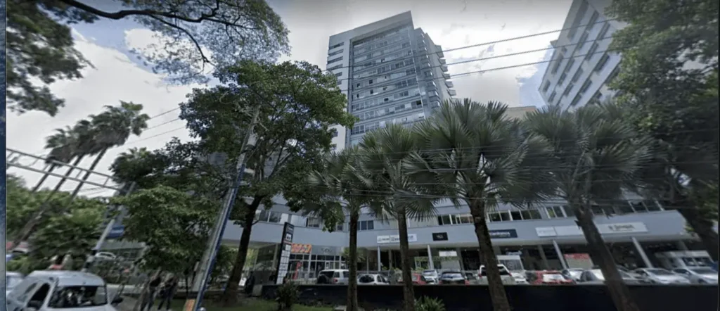 Edificio Platinum, Consultorio de Cirugia plástica #644 del Dr. Rodrigo Montoya cerca del Tesoro en Medellín