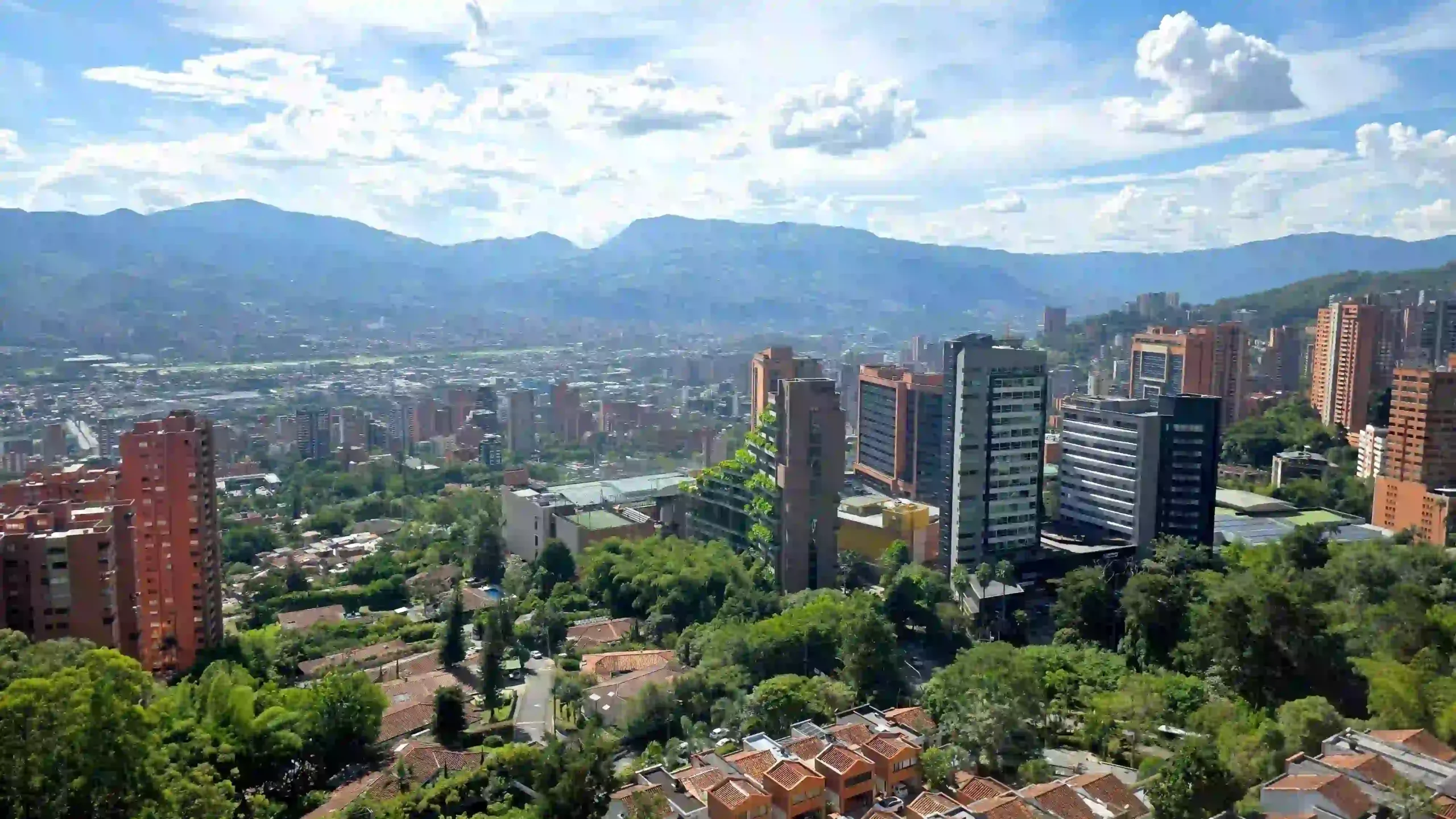 Vista panorámica de El Poblado, sector residencial y financiero del sur de Medellín